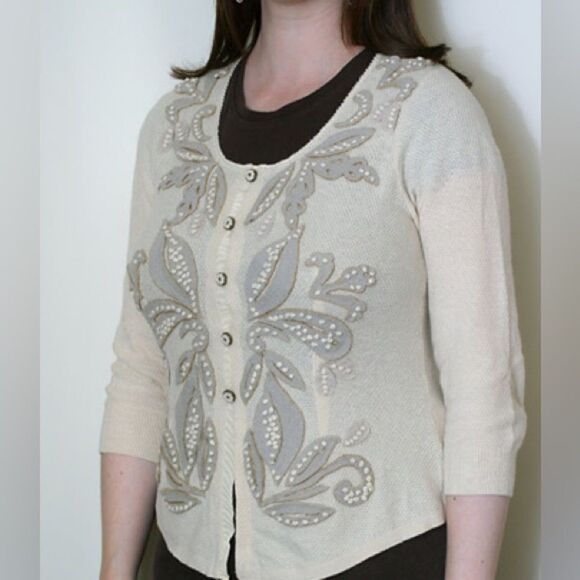 Anthropologie light weight cardigan with beautiful detailing.XS - Picture 3 of 11